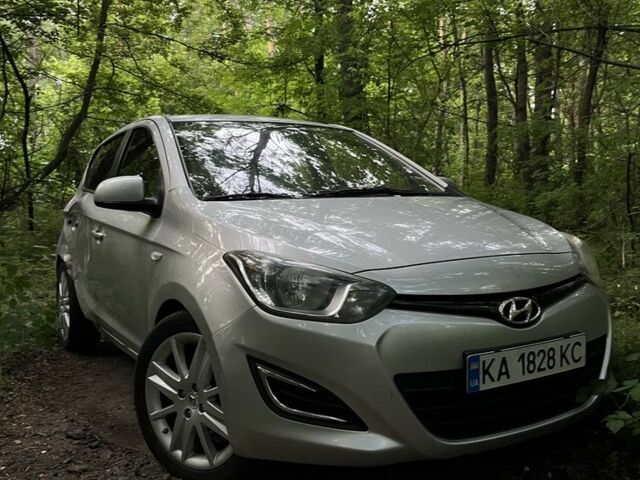 Серый Хендай и20, объемом двигателя 1.2 л и пробегом 313 тыс. км за 2999 $, фото 1 на Automoto.ua