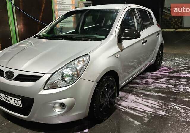 Серый Хендай и20, объемом двигателя 1.25 л и пробегом 227 тыс. км за 3999 $, фото 1 на Automoto.ua