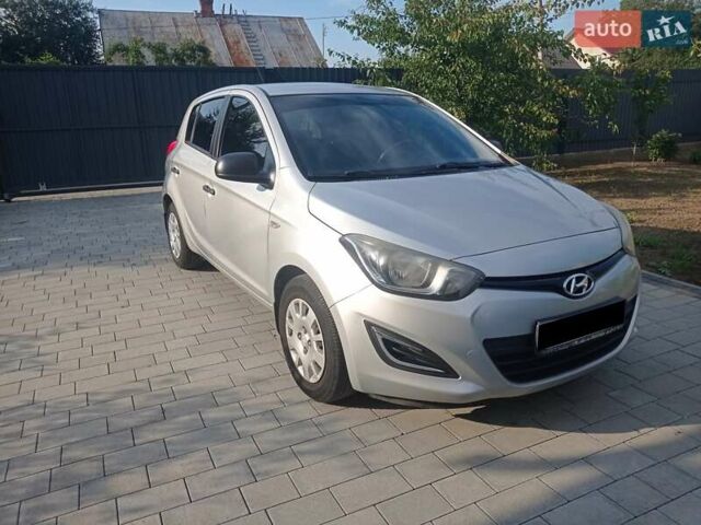 Сірий Хендай і20, об'ємом двигуна 1.25 л та пробігом 176 тис. км за 6000 $, фото 1 на Automoto.ua