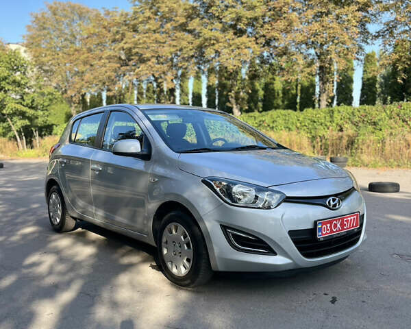Сірий Хендай і20, об'ємом двигуна 1.4 л та пробігом 177 тис. км за 9600 $, фото 1 на Automoto.ua