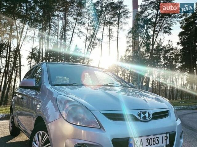 Серый Хендай и20, объемом двигателя 1.37 л и пробегом 177 тыс. км за 4900 $, фото 1 на Automoto.ua