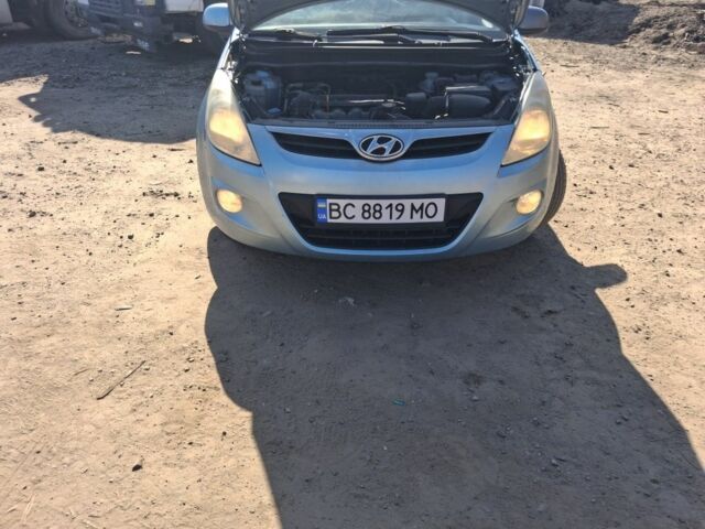 Синий Хендай и20, объемом двигателя 1.4 л и пробегом 211 тыс. км за 2750 $, фото 1 на Automoto.ua