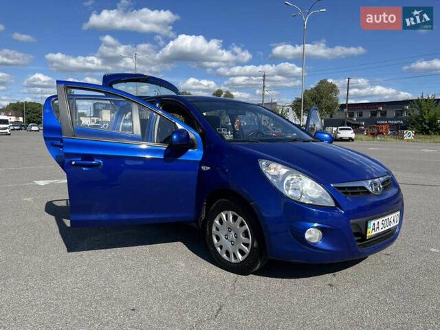 Синий Хендай и20, объемом двигателя 1.4 л и пробегом 180 тыс. км за 7400 $, фото 1 на Automoto.ua