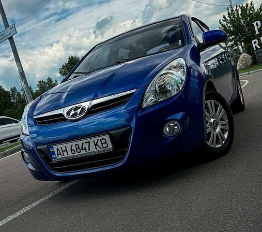 Синий Хендай и20, объемом двигателя 1.4 л и пробегом 93 тыс. км за 9999 $, фото 1 на Automoto.ua