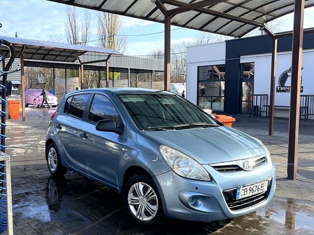 Синій Хендай і20, об'ємом двигуна 1.2 л та пробігом 20600 тис. км за 4000 $, фото 1 на Automoto.ua