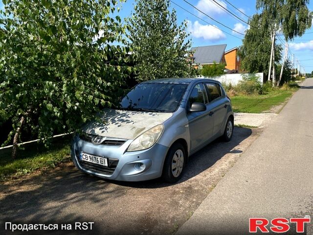 Синий Хендай и20, объемом двигателя 1.2 л и пробегом 300 тыс. км за 3900 $, фото 1 на Automoto.ua