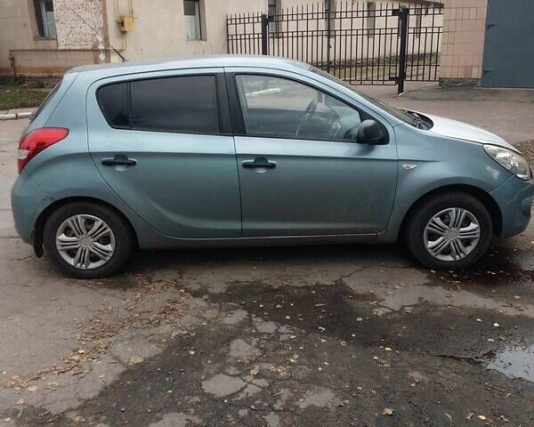 Синій Хендай і20, об'ємом двигуна 1.2 л та пробігом 300 тис. км за 4050 $, фото 1 на Automoto.ua
