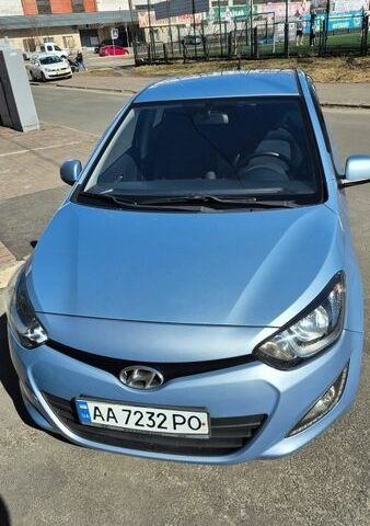 Синій Хендай і20, об'ємом двигуна 1.4 л та пробігом 160 тис. км за 8000 $, фото 1 на Automoto.ua