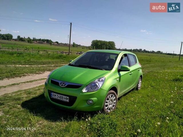 Зелений Хендай і20, об'ємом двигуна 1.4 л та пробігом 71 тис. км за 9400 $, фото 1 на Automoto.ua