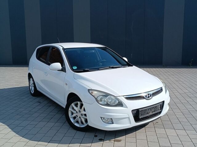 Белый Хендай i30, объемом двигателя 1.4 л и пробегом 166 тыс. км за 6100 $, фото 1 на Automoto.ua
