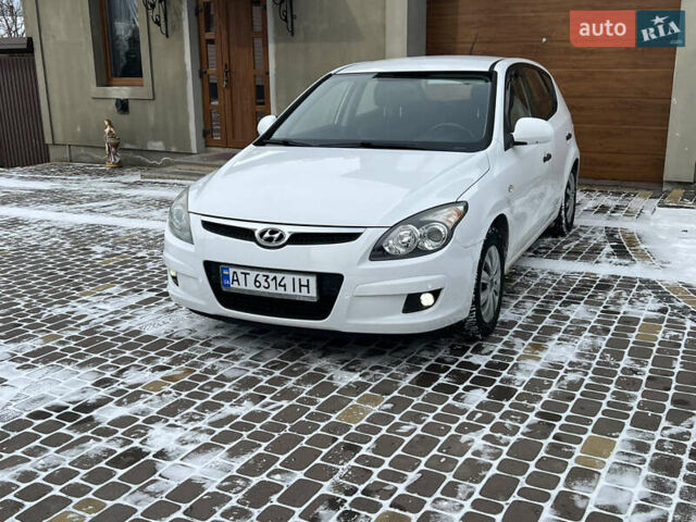 Белый Хендай i30, объемом двигателя 1.4 л и пробегом 202 тыс. км за 5600 $, фото 1 на Automoto.ua