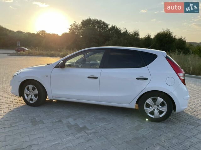 Білий Хендай i30, об'ємом двигуна 1.4 л та пробігом 160 тис. км за 6700 $, фото 1 на Automoto.ua