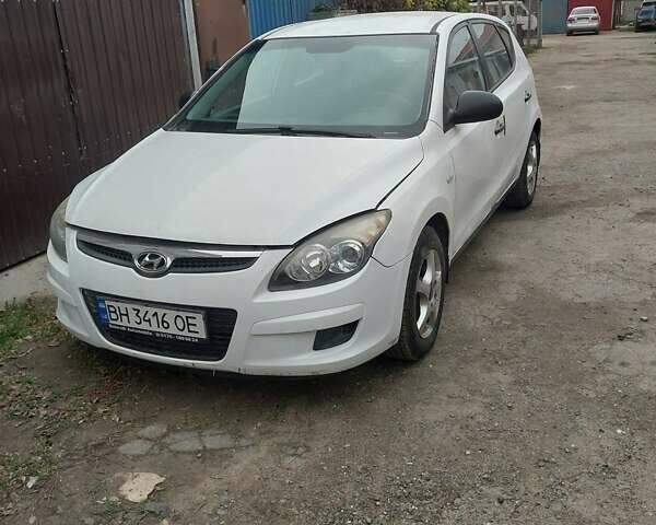 Белый Хендай i30, объемом двигателя 1.4 л и пробегом 160 тыс. км за 4100 $, фото 1 на Automoto.ua