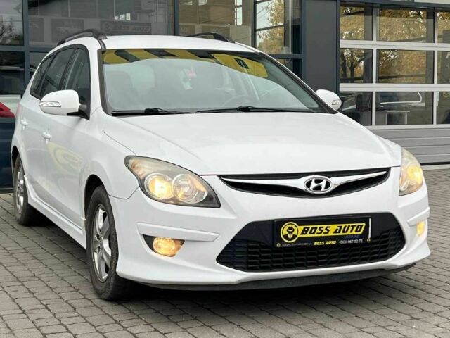 Белый Хендай i30, объемом двигателя 1.6 л и пробегом 250 тыс. км за 5700 $, фото 1 на Automoto.ua