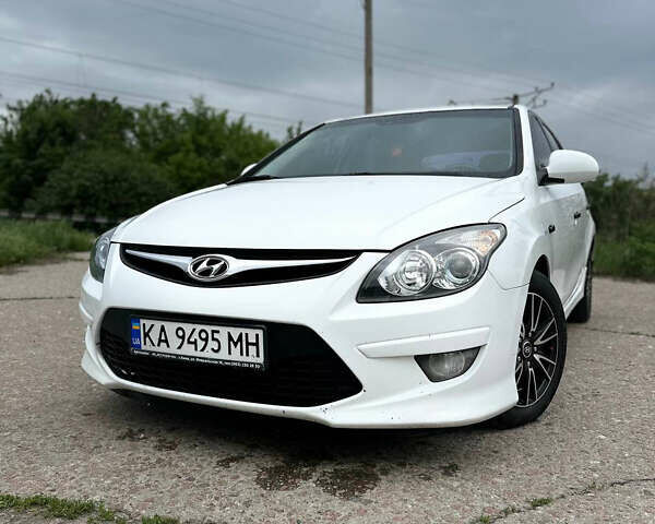 Білий Хендай i30, об'ємом двигуна 1.6 л та пробігом 225 тис. км за 7000 $, фото 1 на Automoto.ua