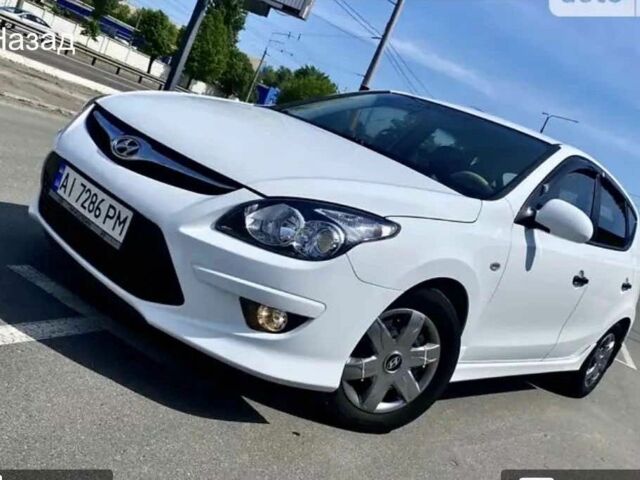 Білий Хендай i30, об'ємом двигуна 1.6 л та пробігом 142 тис. км за 7100 $, фото 1 на Automoto.ua