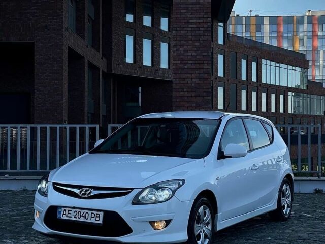 Белый Хендай i30, объемом двигателя 1.6 л и пробегом 214 тыс. км за 6300 $, фото 1 на Automoto.ua