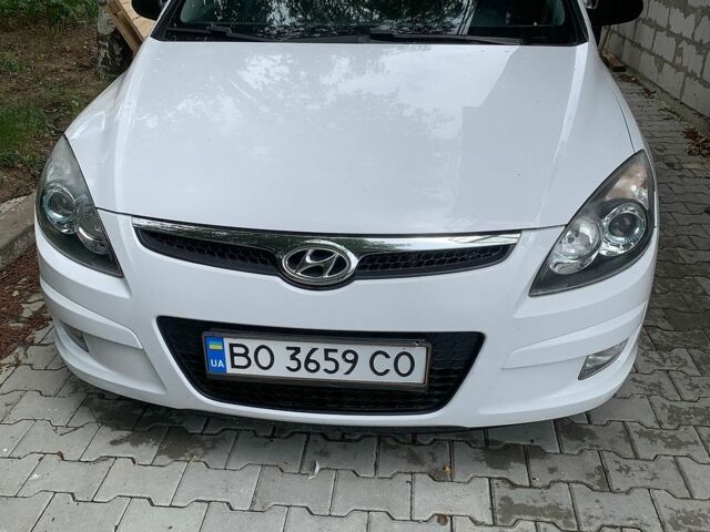 Білий Хендай i30, об'ємом двигуна 1.58 л та пробігом 260 тис. км за 6100 $, фото 1 на Automoto.ua