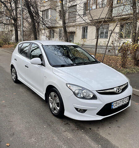 Білий Хендай i30, об'ємом двигуна 1.6 л та пробігом 107 тис. км за 8300 $, фото 1 на Automoto.ua