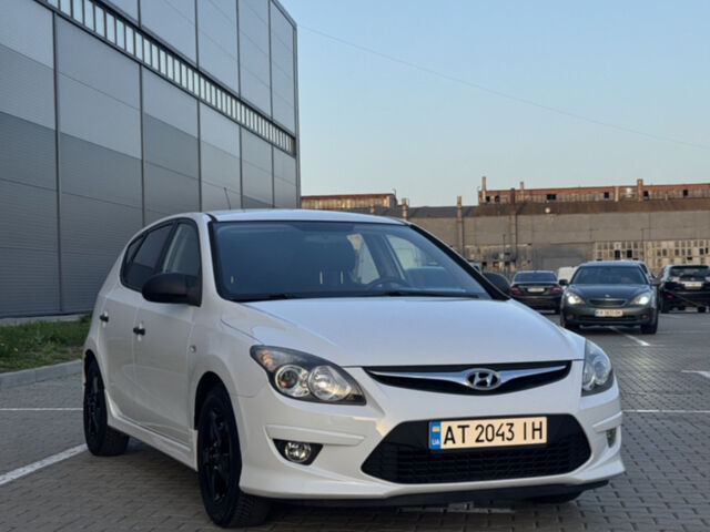 Белый Хендай i30, объемом двигателя 1.4 л и пробегом 160 тыс. км за 6250 $, фото 1 на Automoto.ua