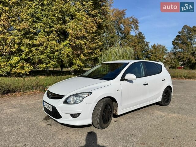 Білий Хендай i30, об'ємом двигуна 1.4 л та пробігом 196 тис. км за 6300 $, фото 1 на Automoto.ua