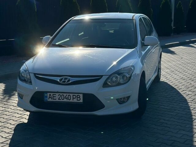 Белый Хендай i30, объемом двигателя 1.58 л и пробегом 214 тыс. км за 6200 $, фото 1 на Automoto.ua