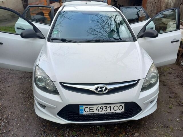 Белый Хендай i30, объемом двигателя 1.6 л и пробегом 266 тыс. км за 6500 $, фото 1 на Automoto.ua