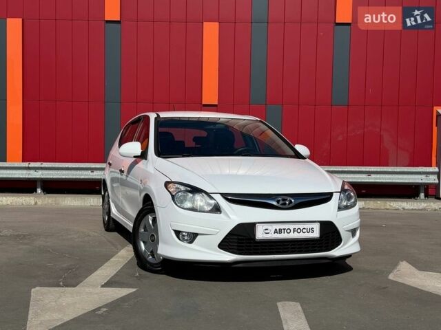 Білий Хендай i30, об'ємом двигуна 1.59 л та пробігом 142 тис. км за 7490 $, фото 1 на Automoto.ua