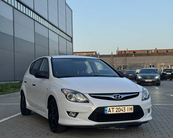 Белый Хендай i30, объемом двигателя 1.4 л и пробегом 160 тыс. км за 7299 $, фото 1 на Automoto.ua