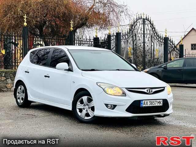 Белый Хендай i30, объемом двигателя 1.6 л и пробегом 168 тыс. км за 5950 $, фото 1 на Automoto.ua