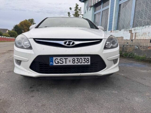 Белый Хендай i30, объемом двигателя 0 л и пробегом 269 тыс. км за 3200 $, фото 1 на Automoto.ua