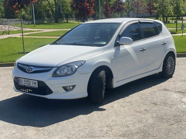 Белый Хендай i30, объемом двигателя 0.14 л и пробегом 123 тыс. км за 5200 $, фото 1 на Automoto.ua