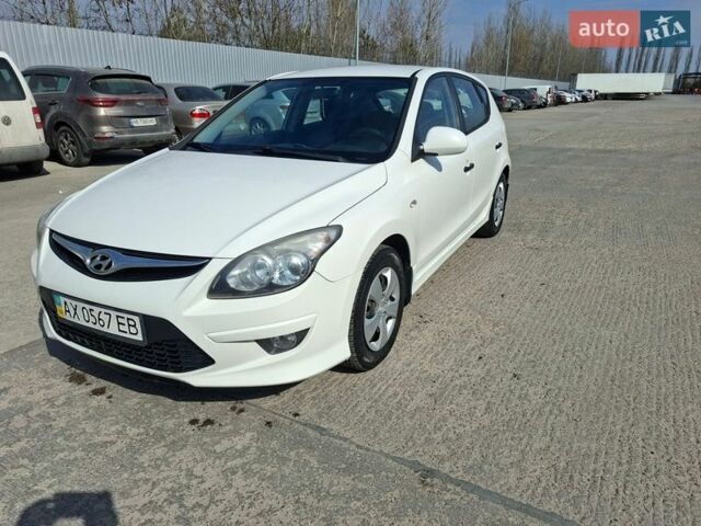 Белый Хендай i30, объемом двигателя 1.4 л и пробегом 160 тыс. км за 6300 $, фото 1 на Automoto.ua