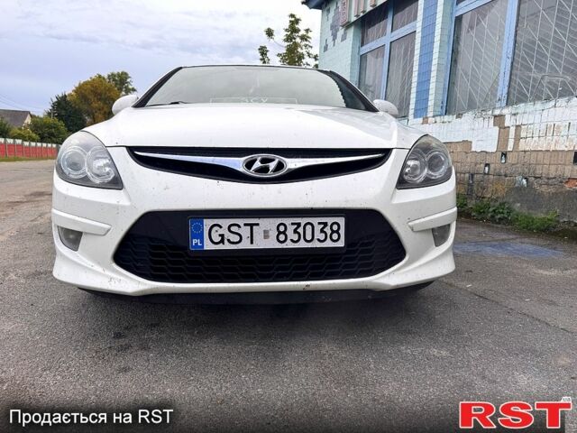 Хендай i30 2011 в Киеве на Automoto.ua Белый Хендай i30, объемом двигателя 1.4 л и пробегом 0 тыс. км за 3000 $, фото 1 на Automoto.ua