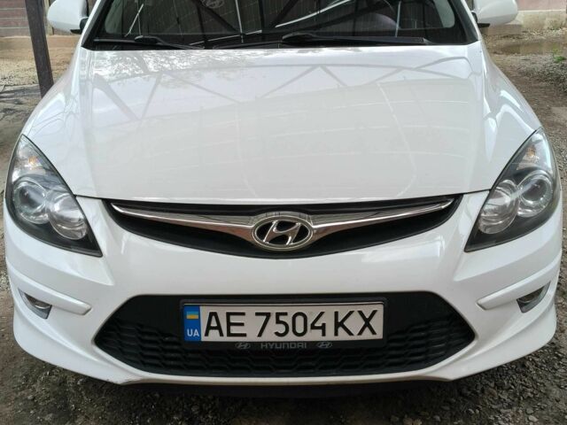 Білий Хендай i30, об'ємом двигуна 1.4 л та пробігом 260 тис. км за 6900 $, фото 1 на Automoto.ua