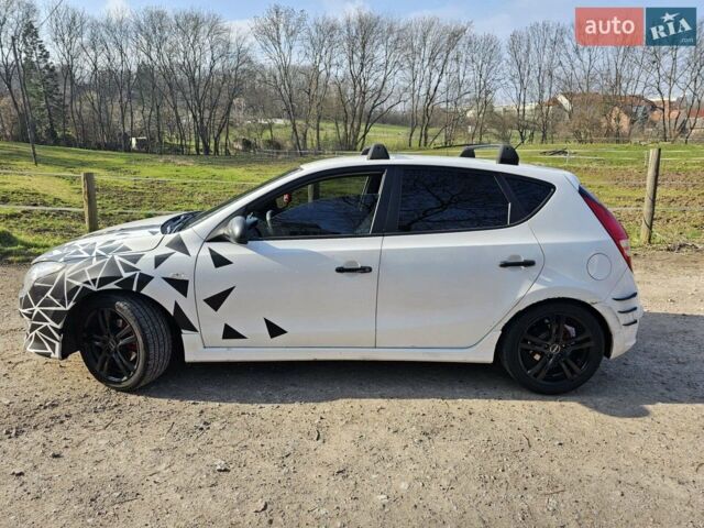 Белый Хендай i30, объемом двигателя 1.4 л и пробегом 265 тыс. км за 6000 $, фото 1 на Automoto.ua