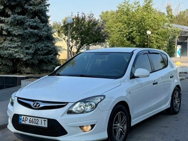 Білий Хендай i30, об'ємом двигуна 1.58 л та пробігом 208 тис. км за 6800 $, фото 1 на Automoto.ua