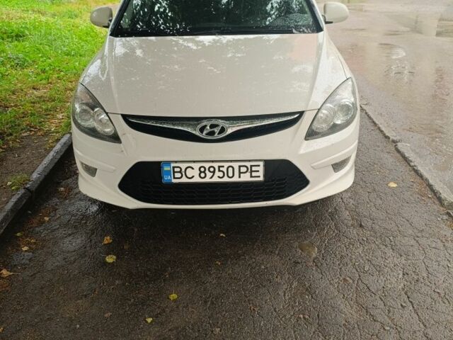 Белый Хендай i30, объемом двигателя 1.6 л и пробегом 310 тыс. км за 4899 $, фото 1 на Automoto.ua