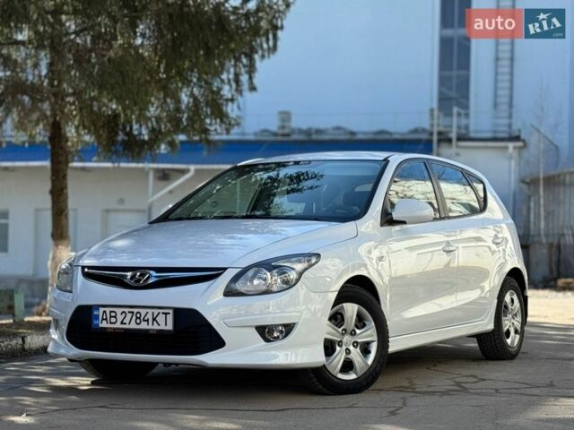 Белый Хендай i30, объемом двигателя 1.6 л и пробегом 118 тыс. км за 7222 $, фото 1 на Automoto.ua
