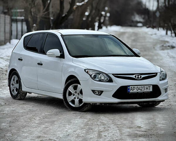 Белый Хендай i30, объемом двигателя 1.4 л и пробегом 145 тыс. км за 6300 $, фото 1 на Automoto.ua