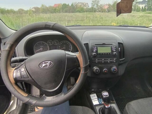 Білий Хендай i30, об'ємом двигуна 1.6 л та пробігом 200 тис. км за 6500 $, фото 1 на Automoto.ua