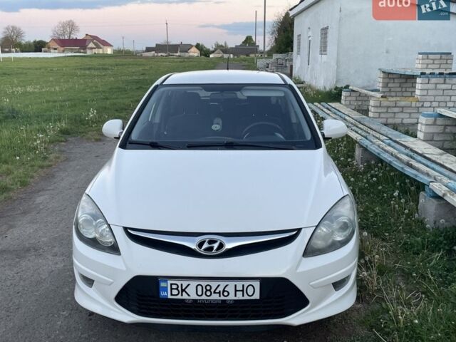 Білий Хендай i30, об'ємом двигуна 1.6 л та пробігом 261 тис. км за 5100 $, фото 1 на Automoto.ua