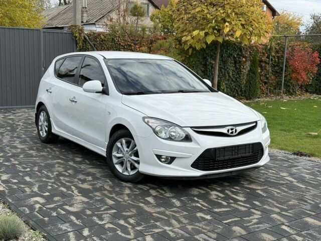 Білий Хендай i30, об'ємом двигуна 1.6 л та пробігом 164 тис. км за 7500 $, фото 1 на Automoto.ua