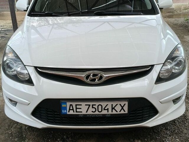 Белый Хендай i30, объемом двигателя 1.4 л и пробегом 260 тыс. км за 6900 $, фото 1 на Automoto.ua