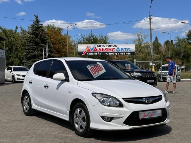 Белый Хендай i30, объемом двигателя 1.4 л и пробегом 260 тыс. км за 6908 $, фото 1 на Automoto.ua