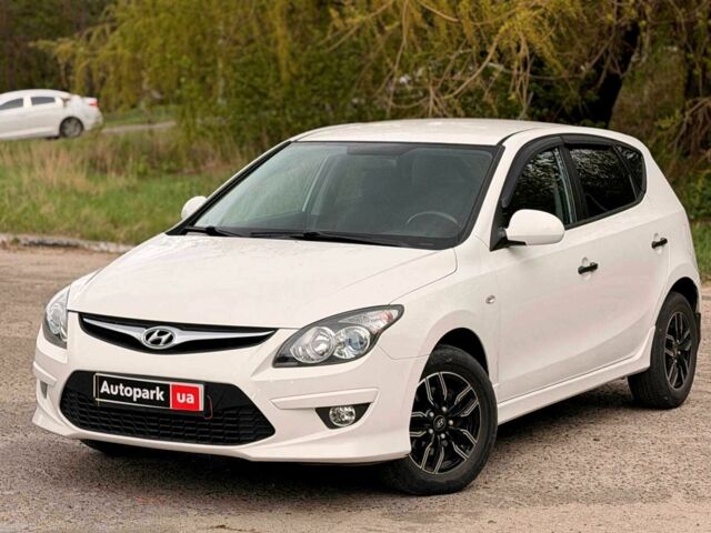 Белый Хендай i30, объемом двигателя 1.6 л и пробегом 264 тыс. км за 6990 $, фото 1 на Automoto.ua