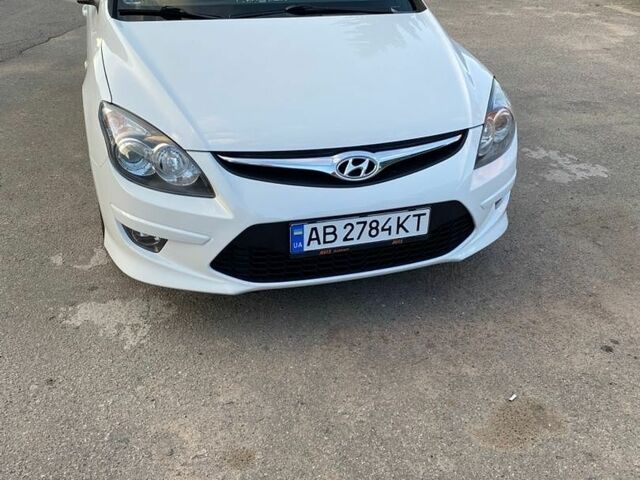 Белый Хендай i30, объемом двигателя 1.59 л и пробегом 120 тыс. км за 7700 $, фото 1 на Automoto.ua