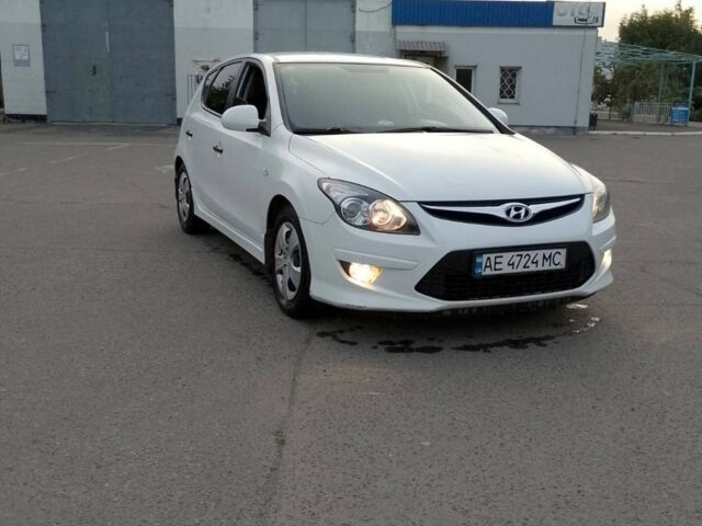 Белый Хендай i30, объемом двигателя 1.4 л и пробегом 41 тыс. км за 7850 $, фото 1 на Automoto.ua