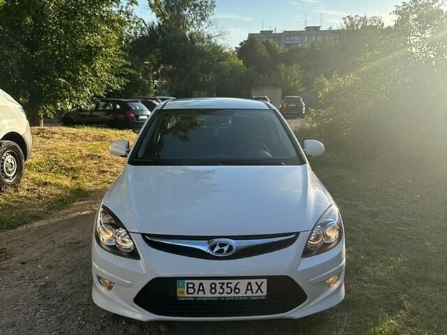Білий Хендай i30, об'ємом двигуна 1.4 л та пробігом 36 тис. км за 7900 $, фото 1 на Automoto.ua
