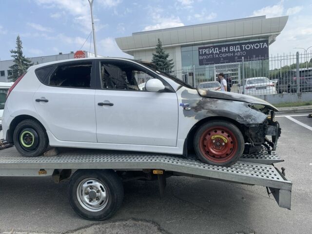 Білий Хендай i30, об'ємом двигуна 1.6 л та пробігом 68 тис. км за 633 $, фото 1 на Automoto.ua